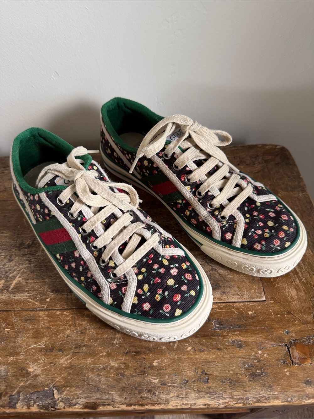 Gucci Womens Floral Canvas Low-Top Sneakers in Black/Green/Red Size 38